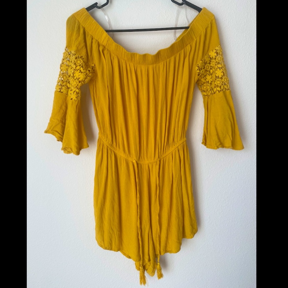 A Hint Of Blush brand Mustard Romper Size M EUC